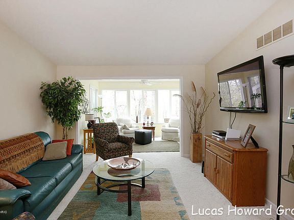 4th image of 4374 Valley Vale Dr NE #31
