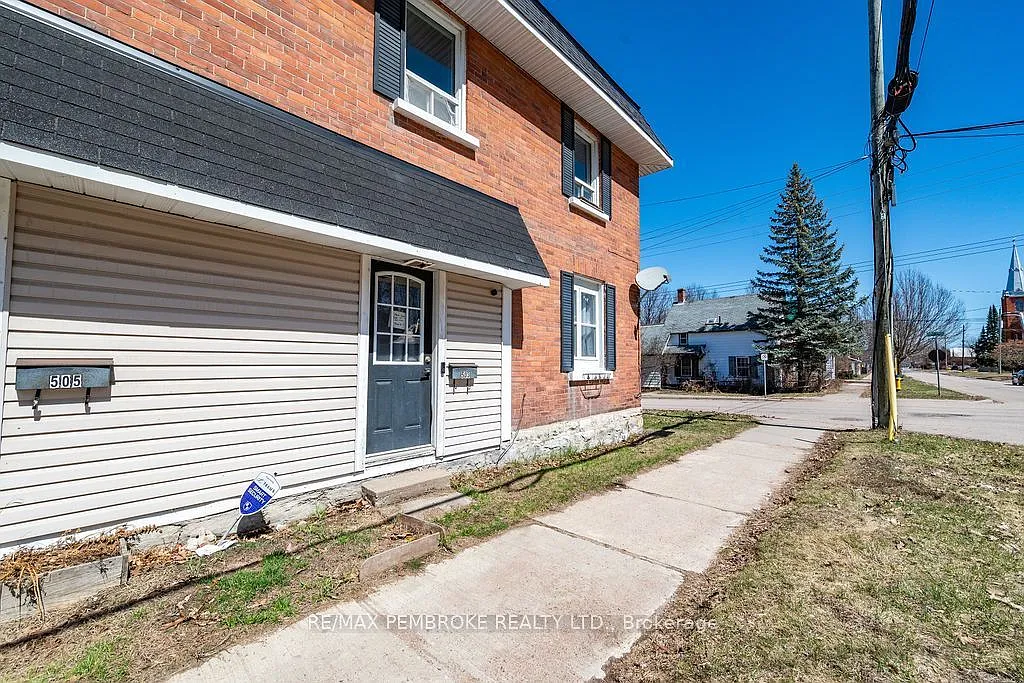 3 bed, $2,200 — Photo 2