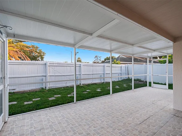 1542 Brook Hollow Dr — Photo 27