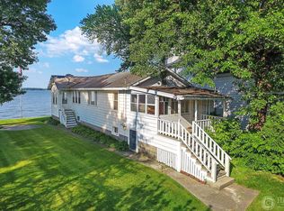 37 Lakeside Ln, Fox Lake, IL