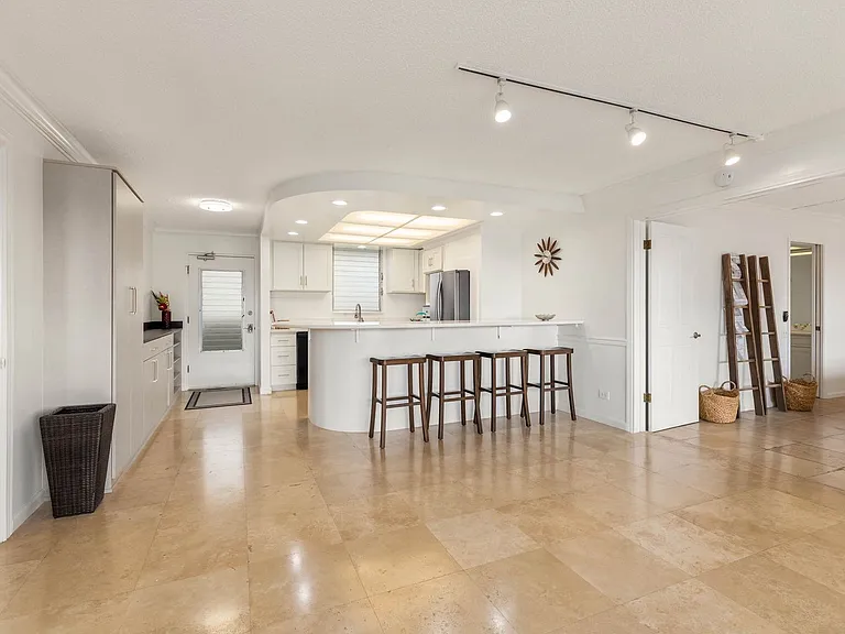 2895 Kalakaua Ave #708 — Photo 12