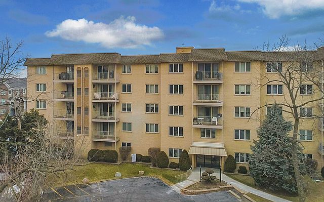 1st image of 1436 E Thacker St APT 406