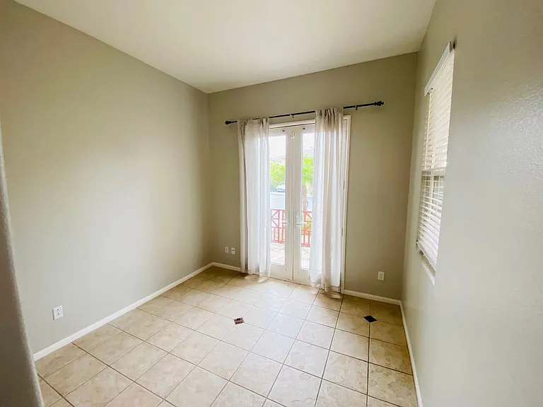 1162 Alexandra Ln — Photo 11