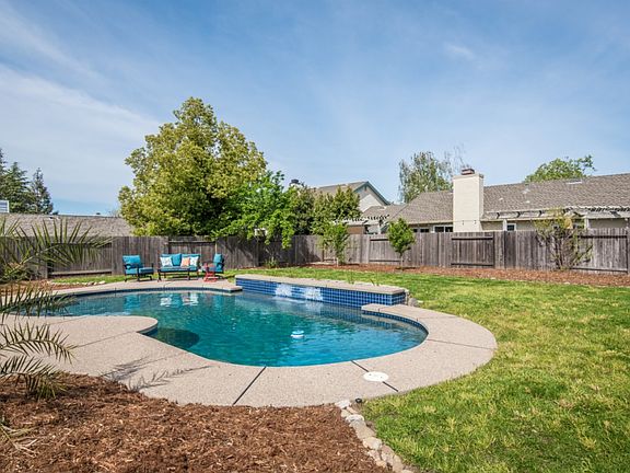 4th image of 5736 Bluffs Dr