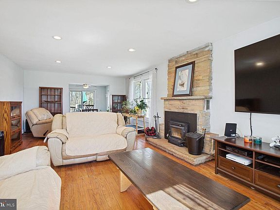 4th image of 2813 Monmouth Rd