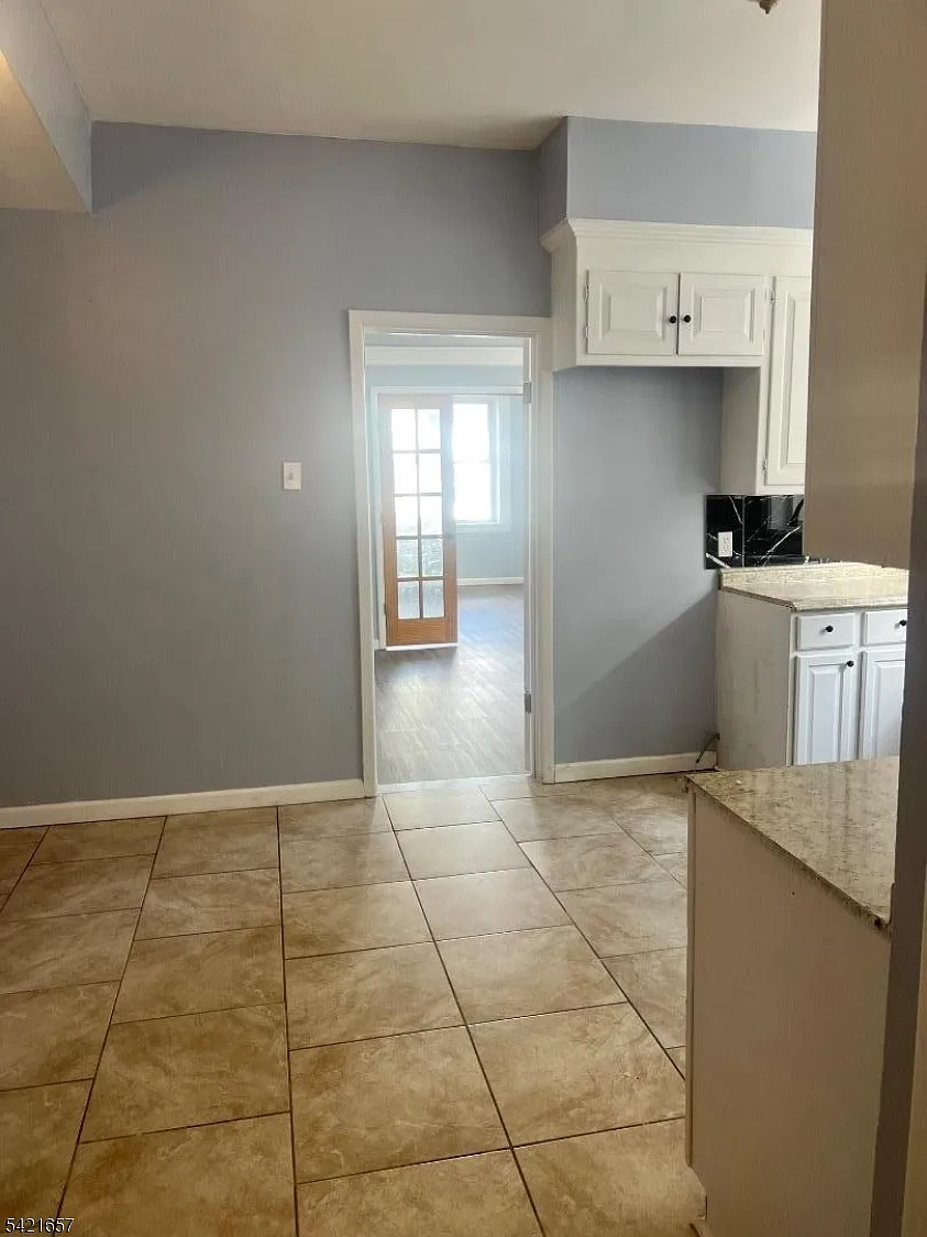 2 bed, 1.0 bath, $2,000 — Photo 3