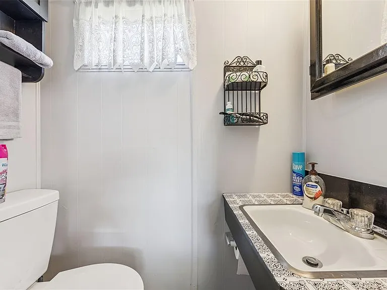 77 Wildwood Ln — Photo 13