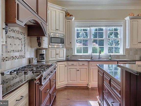 5th image of 348 Spring Haven Dr