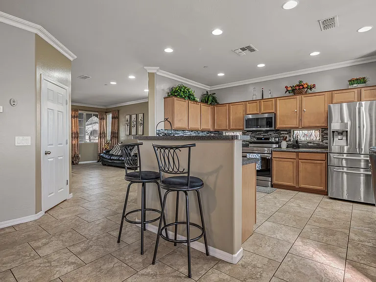 12025 W Polk St — Photo 14