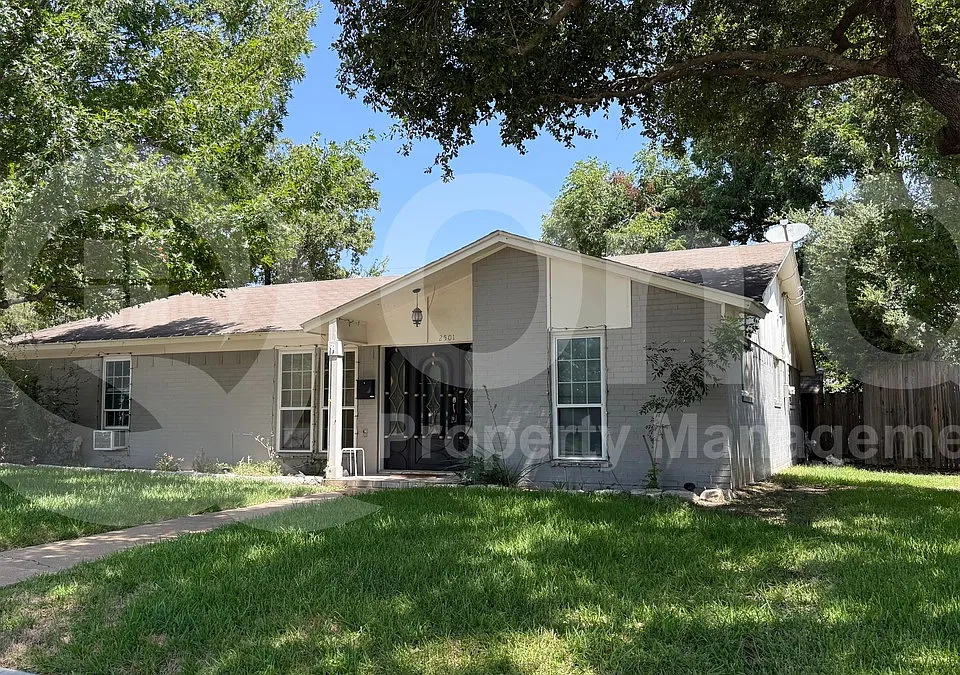2501 Yucca Ave