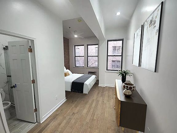 4th image of 341 W 71st St #3E