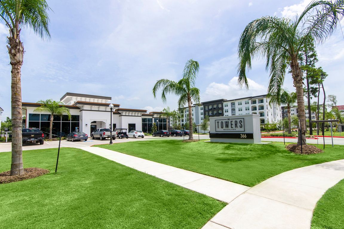 Conroe TX Apartments | The Towers Woodland