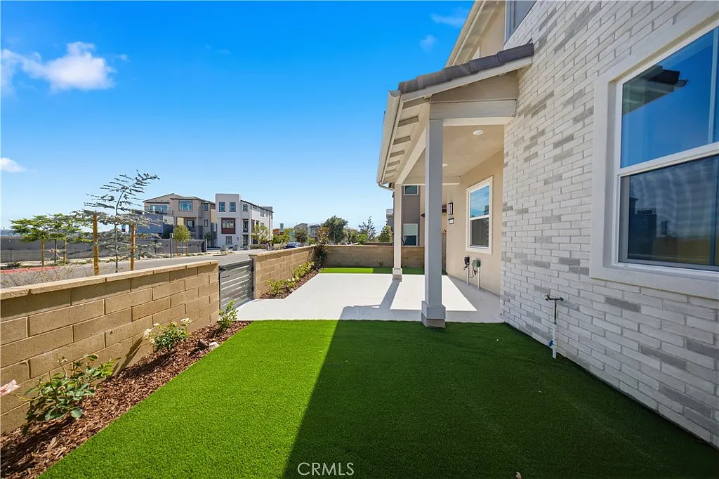 4 bed, 2.5 bath, 2100 sqft, $5,500 — Photo 3