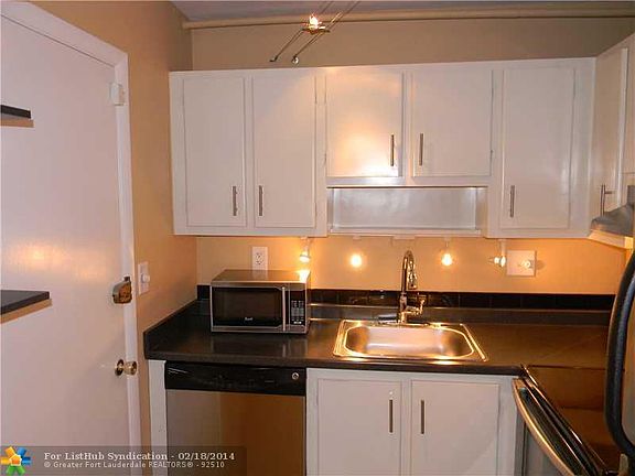 4th image of 3040 NE 16th Ave APT 113