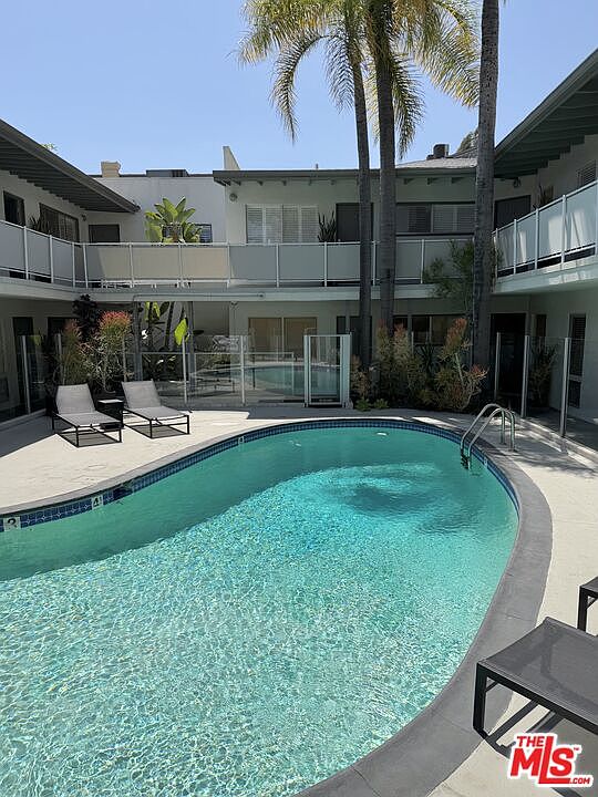 1st image of 1145 Larrabee St APT 3