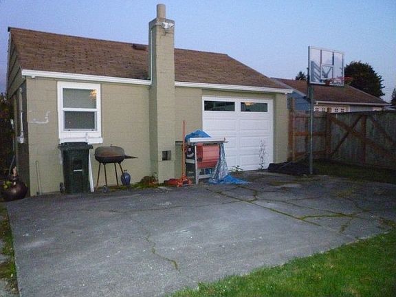 Detached Garage