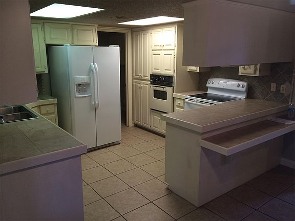 4th image of 1002 NW North St