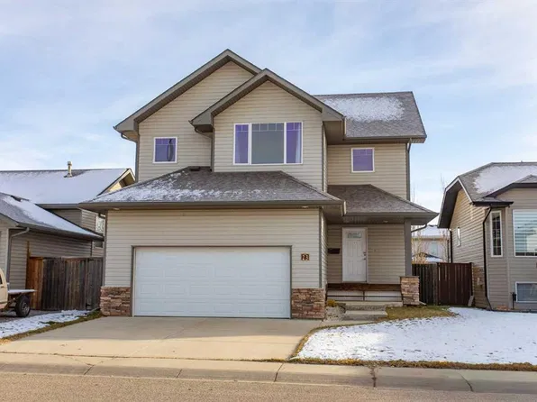 23 W Lanterman Close, Red Deer, AB T4R 3K3