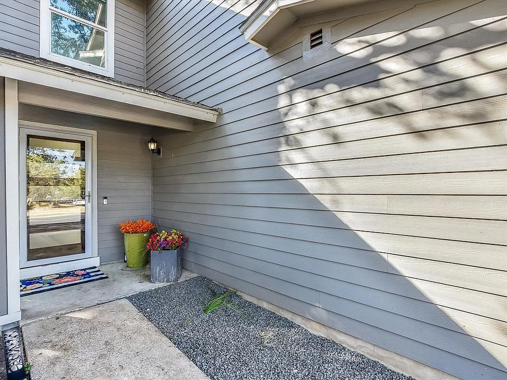3 bed, 2.5 bath, 1401 sqft, $2,395 — Photo 3