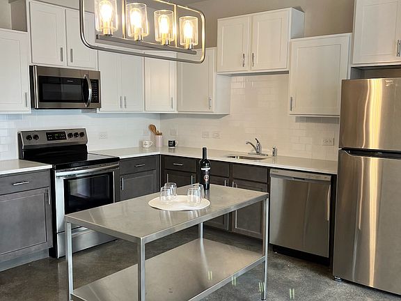 4th image of 711 S Frio St #2104