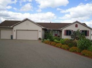 688 Old Hopkins Pl, Hudson, WI 54016