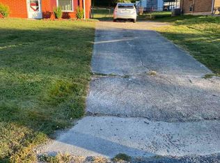 7705 Dominique Dr, Louisville, KY 40228
