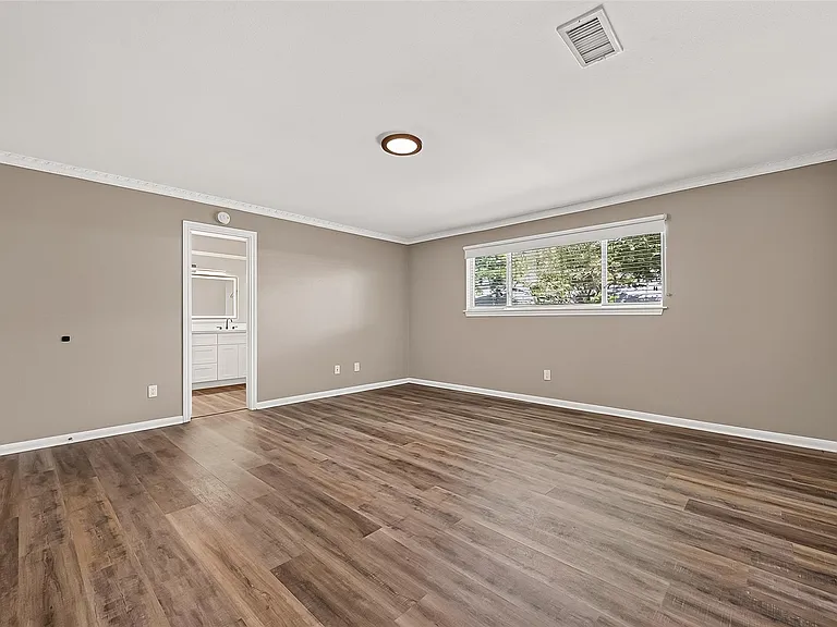 919 Longview Dr — Photo 20