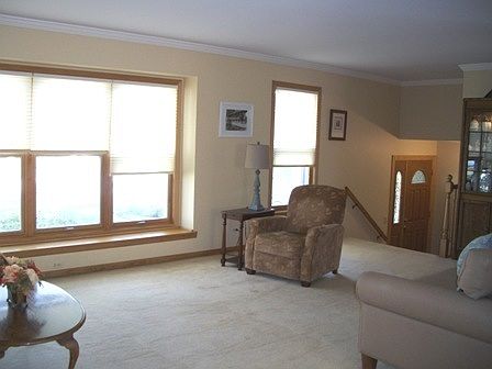 3rd image of 318 Hillwick Ln