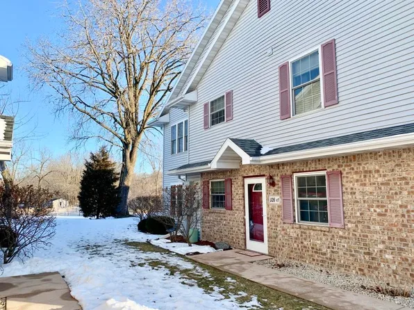 326 Kettle Moraine Dr N, Slinger, WI 53086
