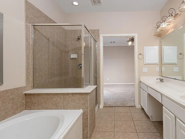 50 E Pipers Green St — Photo 16