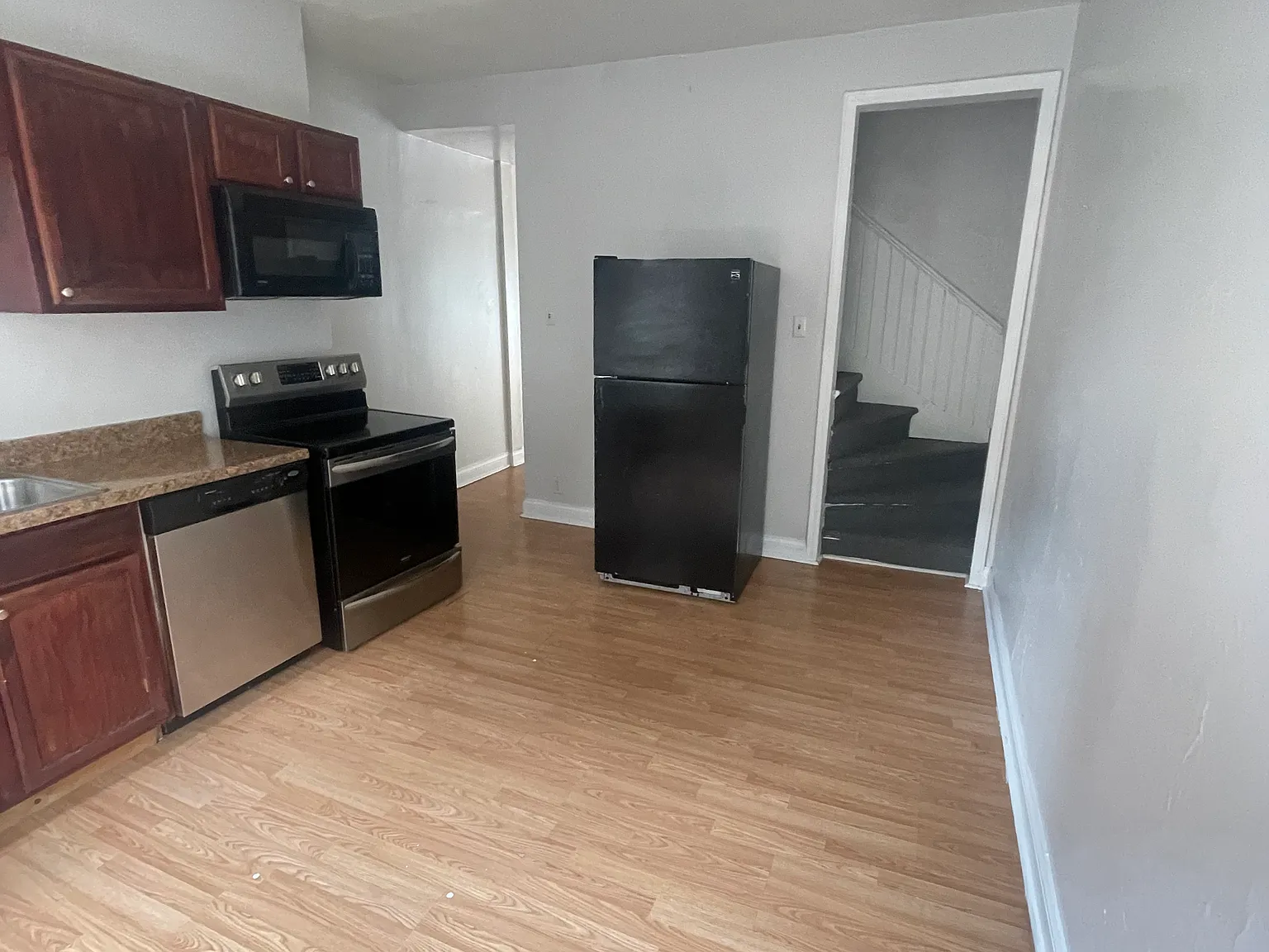 142 1/2 Violet Way — Photo 4