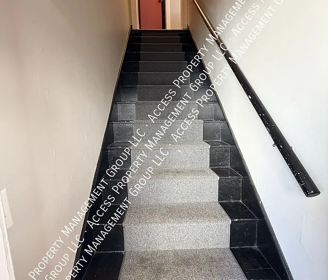 733 Crescent St NE — Photo 20
