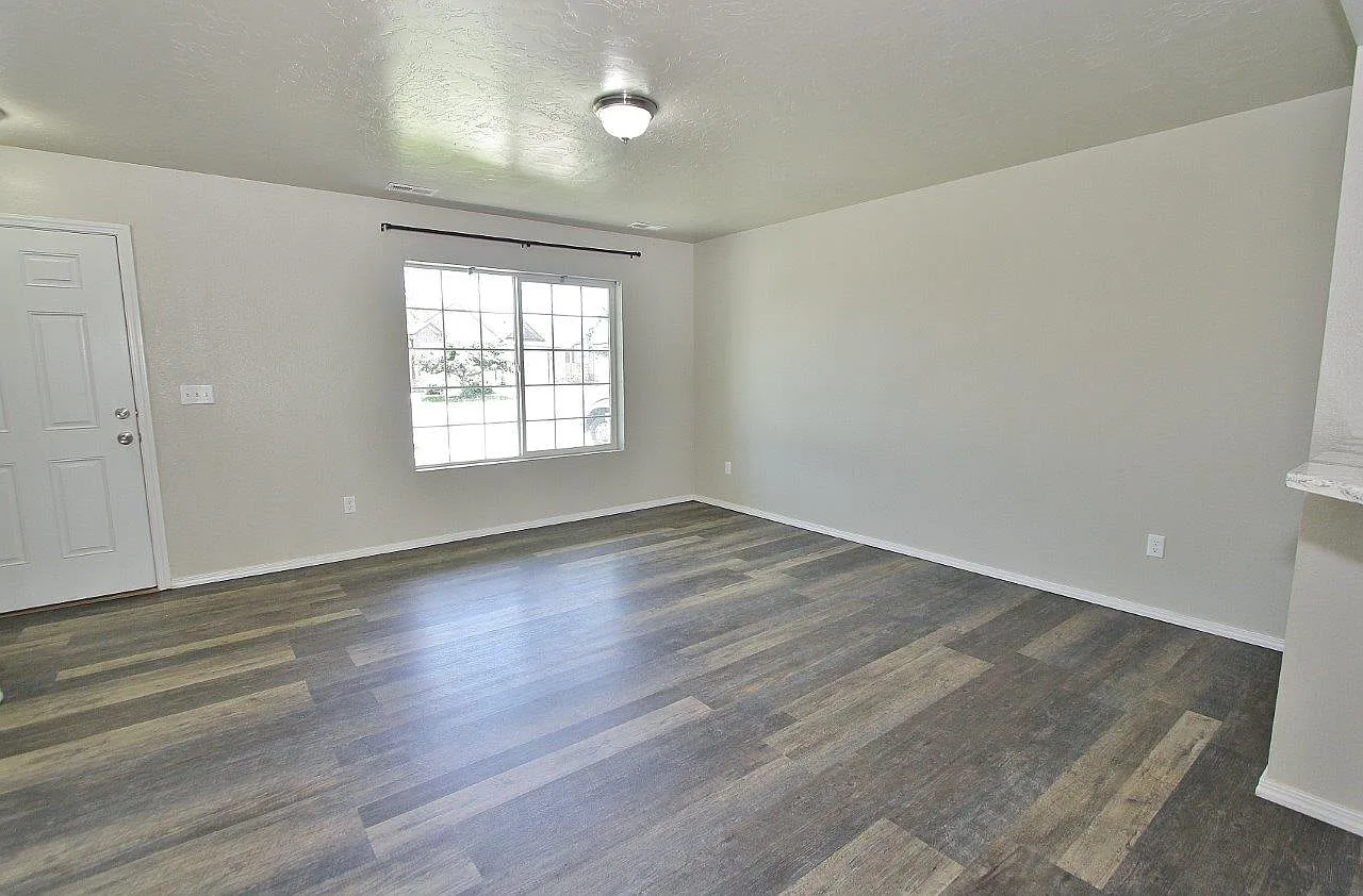 4 bed, 2131 sqft, $2,600 — Photo 3
