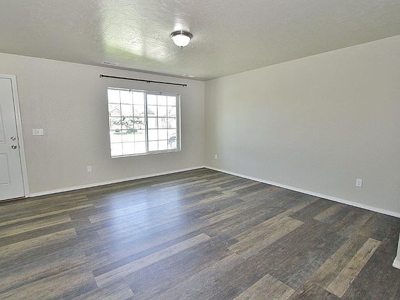 3rd image of 769 S Beaver Creek Way