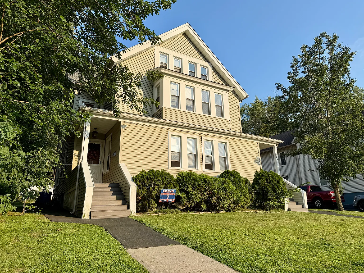 3 bed, 1.5 bath, 1200 sqft, $2,000 — Photo 1
