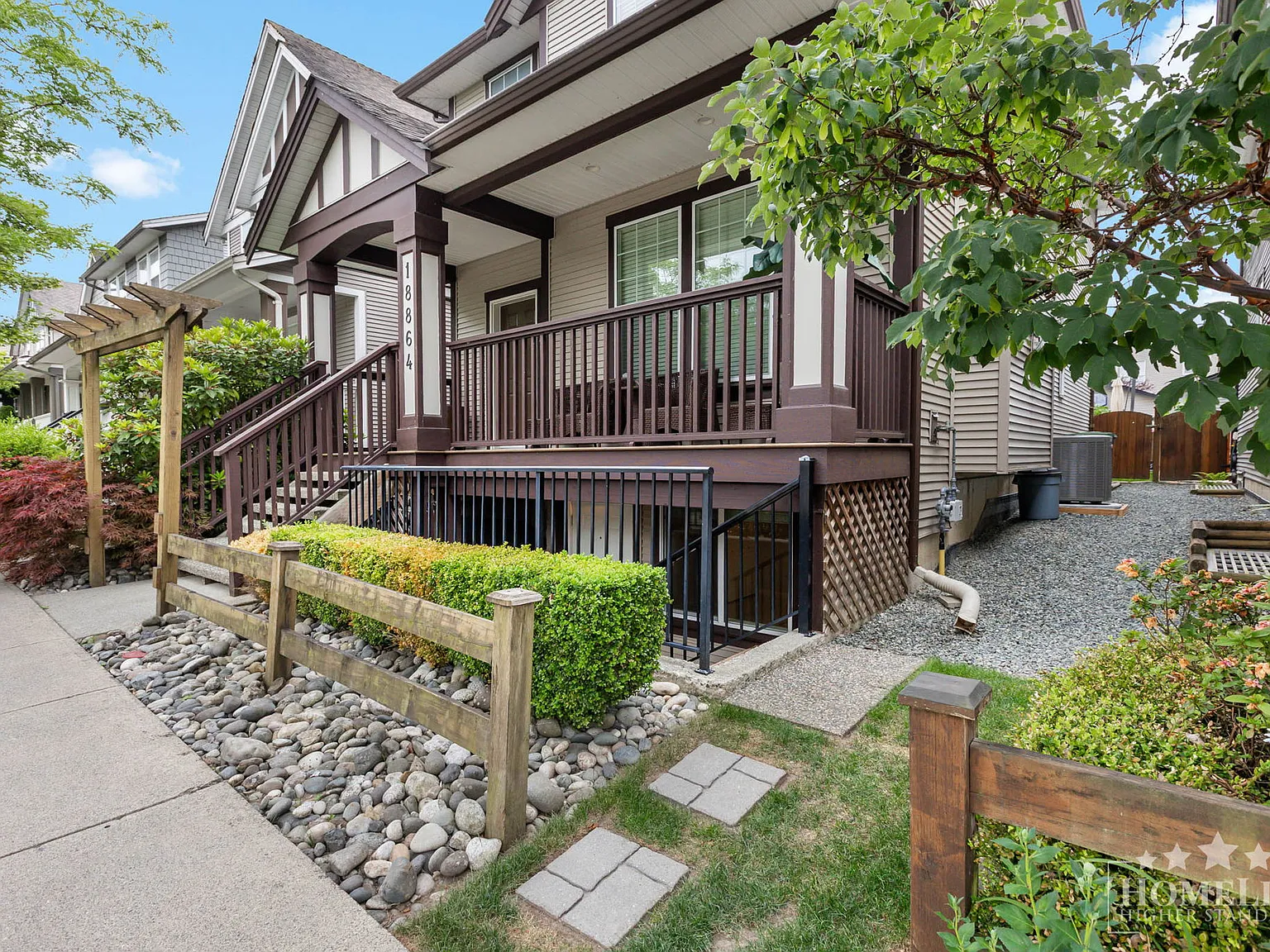 18864 68 Ave — Photo 2