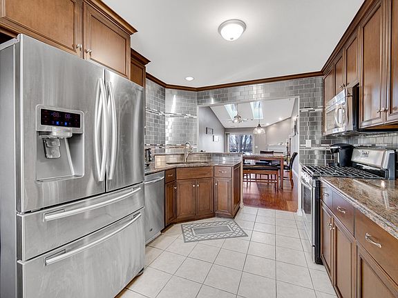 2nd image of 584 Brighton Ct #584