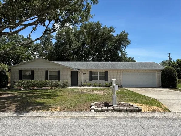827 Strawberry Ln, Brandon, FL 33511