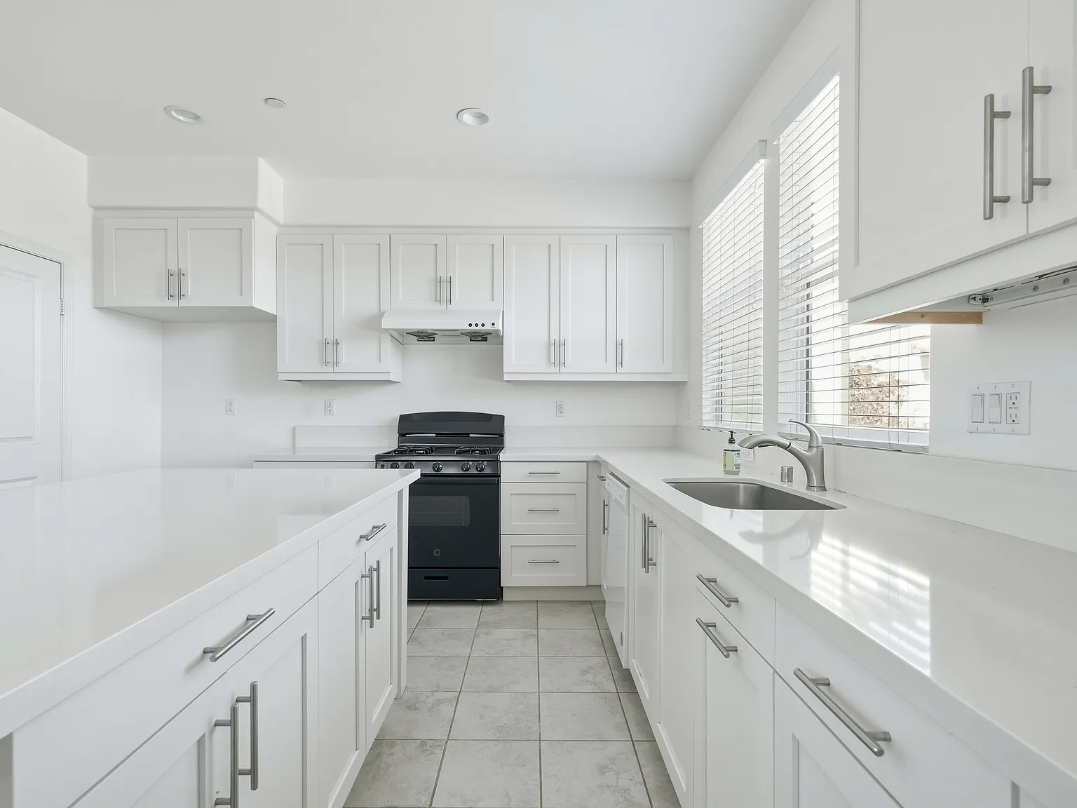 4 bed, 1830 sqft, $4,500 — Photo 3