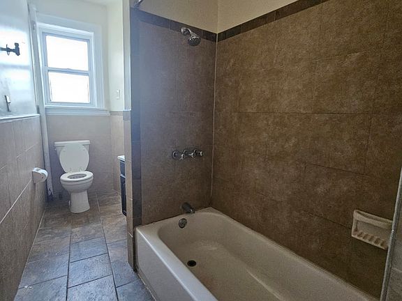 5th image of 506 S Broadway APT 5E