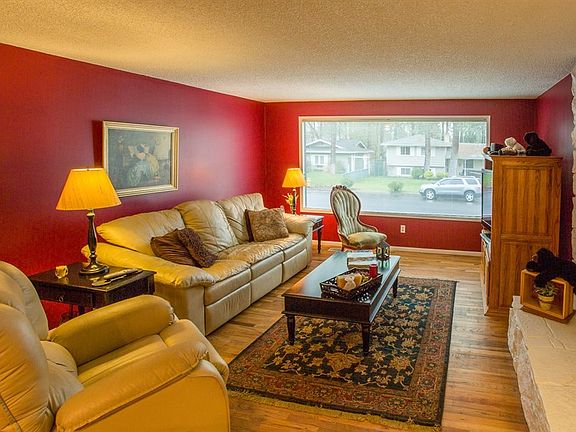3rd image of 104 E Salmon Ave