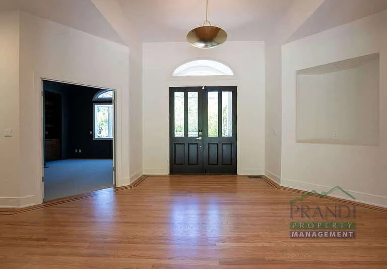 121 Laurel Grove Ave — Photo 8