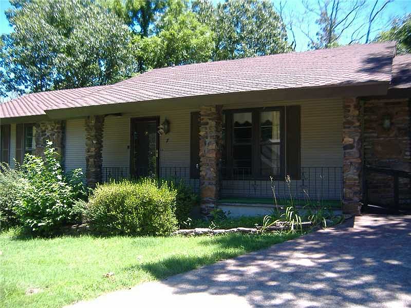 2nd image of 7 Leicester Dr