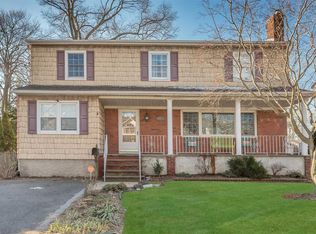 1804 Horatio Ave, Merrick, NY 11566