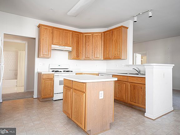 2nd image of 1305 Scottsdale Dr Unit 335