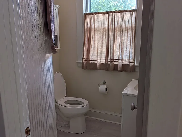18-20 Glenwood Ave #18 — Photo 4