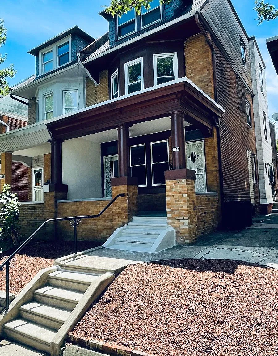 2 bed, 750 sqft, $1,200 — Photo 1