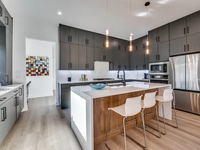 2308 Douglas Ave — Photo 2