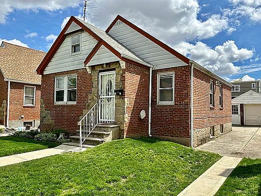 2nd image of 11523 225th St