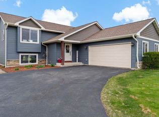 1327 Mallard Ln, New Richmond, WI 54017